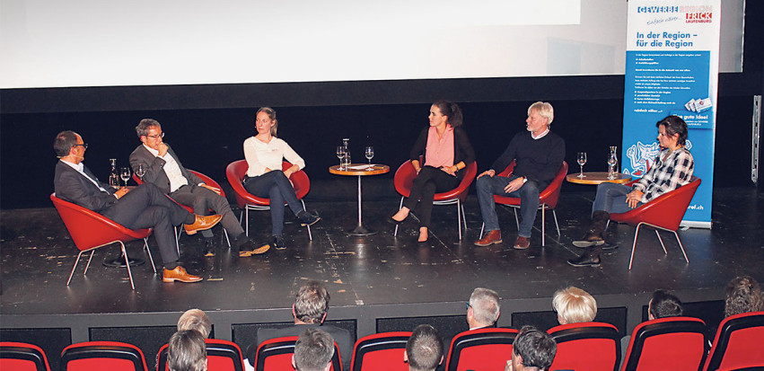 Thomas Tanner (v.l.), Landstatthalter Urs Hofmann, Cécile Zachlod, Moderatorin Eliane Stocker, Jörg Langheim und Janine Felber.