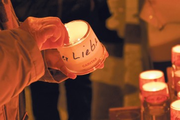 Ein Licht als Zeichen der Solidarität