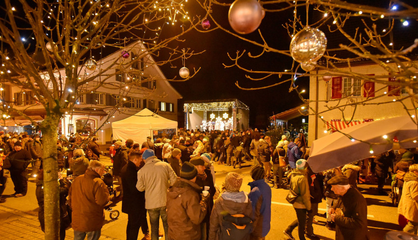 Besinnliches Weihnachtsdorf Frick.