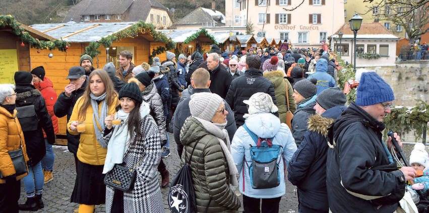 Hohes Besucheraufkommen auf der Rheinbrücke.