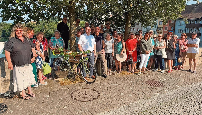 Gruppenbild auf der Brückenmitte.